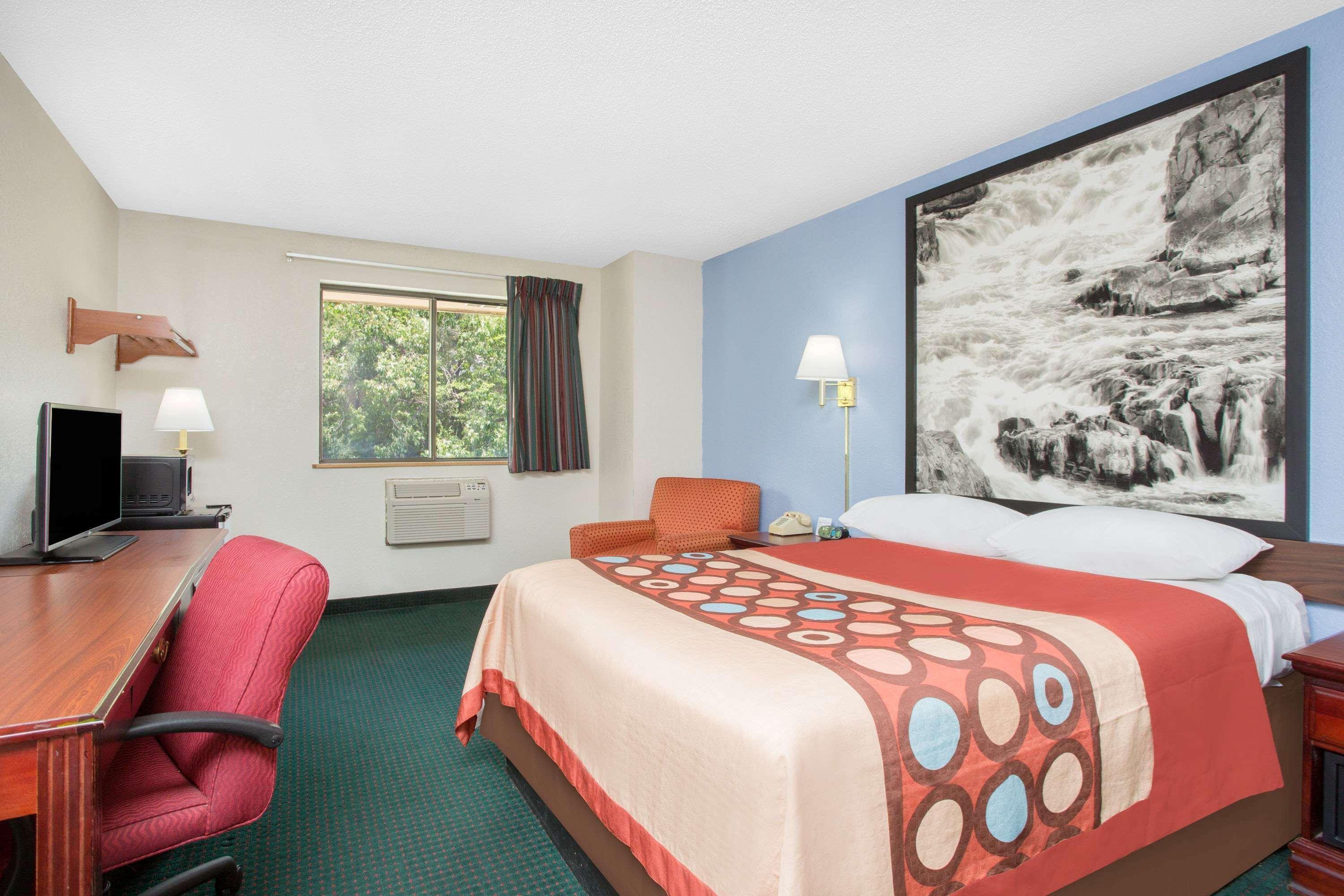 Super 8 By Wyndham Warner Robins Motel Exterior photo